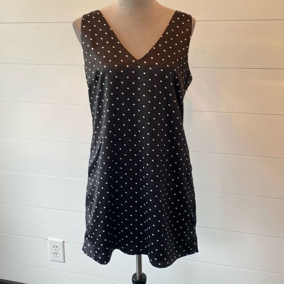 NWT WAYF Women Sleeveless V-Neck Bow Back Satin Mini Dress SZ M Black/ White Dot - Picture 1 of 10
